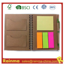 Cuaderno de papel reciclado con plantillas coloridas